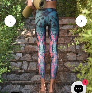 Teeki Eagle Feather Green Leggings